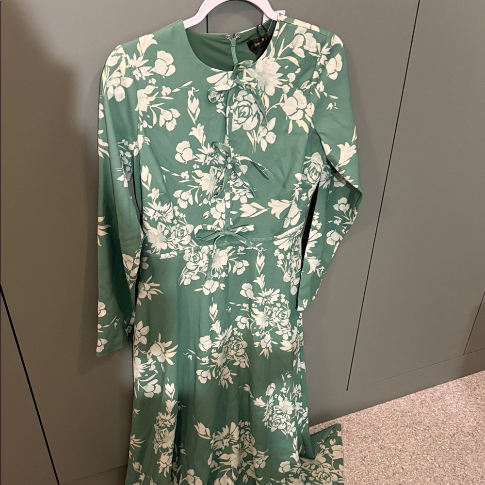 Alexia Admor Floral Green Long Sleeve MIDI Dress